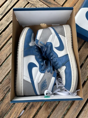 Jordan 1 true blue - Några frågor? Hör av dig Pris kan diskuteras 