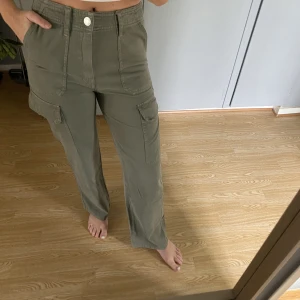 Cargopants🌼 - Fina cargopants frpn Zara! Oanvända pga lite för små i storleken, 34!🌼