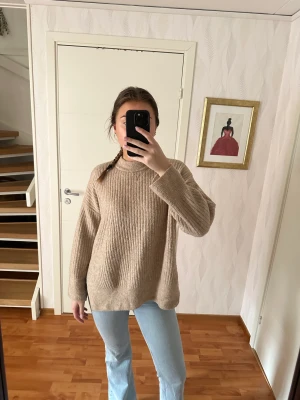 Stickad tröja - Stickad tröja från H&M  Storlek S  Använd ett fåtal gånger 