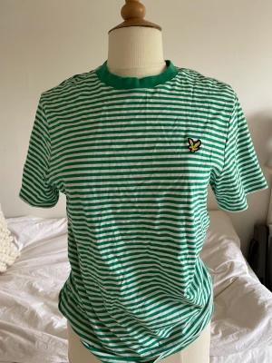 T-short randig - Randig Lyle & Scott-tischa