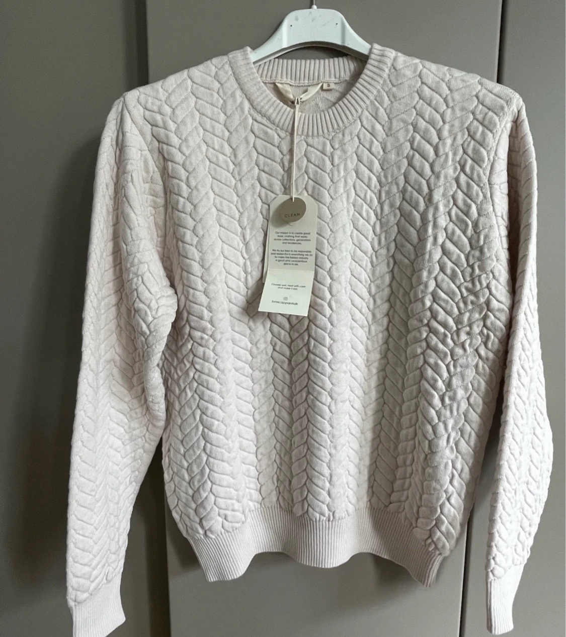 Tröja ny med prislappen kvar  - 90