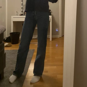 Jeans - Säljer jeans från bikbok. De är i storlek 25💕