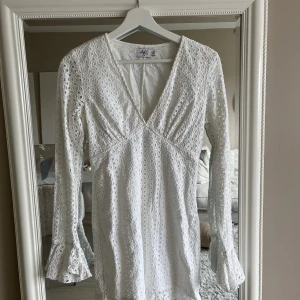 Klänning - Söt klänning från Nakd. Använd 1 gång