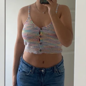 Topp  - Säljer detta färgglada linnet då det inte kommer till användning 