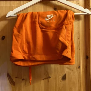 Nike shorts  - Nike shorts i storlek L. De är i nyskick och knappt använda. 