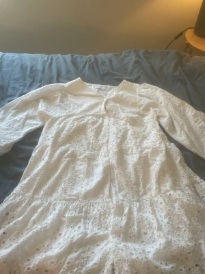 Klänning från zara  - Hej jag säljer en klänning från zara i storlek 164. Den är i fint skick. Hör av dig om du har några frågor