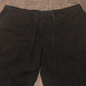 Linnebyxor  - Svarta linnebyxor från bonprix. Kan visa bild på om nån frågar hur dom ser ut på.