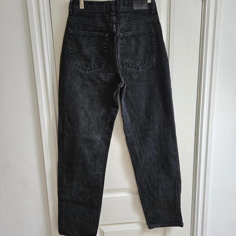 Svarta jeans från Gina Tricot. Storlek 36. Jeans & Byxor.