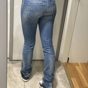 Replay Jeans - Säljer dessa snygga Replay jeans då dom är för små för mig. Köpta för ca 1200kr för några år sedan men endast använda några fåtal gånger. Det är bara att höra av sig vid funderingar!
