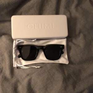 Chimi 04 black - Säljer ett par schyssta Chimis 04 black! De är i riktigt bra skick, hör av er vid funderingar!🤝🏼