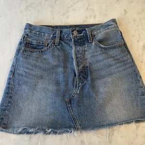Levis kjol🫶 - Jättefin jeanskjol från Levis i storlek 26🫶
