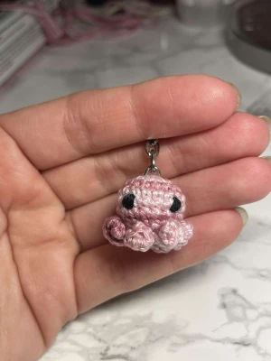 Handvirkat  - En liten bläckfisk nyckelring🐙❤️