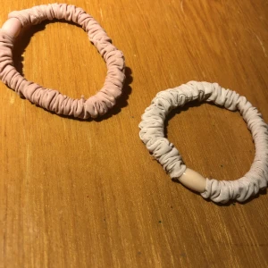 Knäckisar - Superfina knäckisar som är populära överrallt! Priset gäller för båda på bilden. En ljusrosa och en mörkrosa. Tryck inte på köp nu, då blir det fel med frakten! Oanvända! 