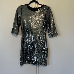 Klänning  - Klänning i storlek 158 men stor i storlek så skulle mer säga xs/s. Från Kappahl. 65 kr + frakt 🥰