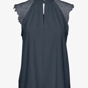 Grå blus / festtopp  - Grå superfin blus/festtopp från Vero Moda💕 Säljer då den inte kommit till användning, så den är i fint skick. 