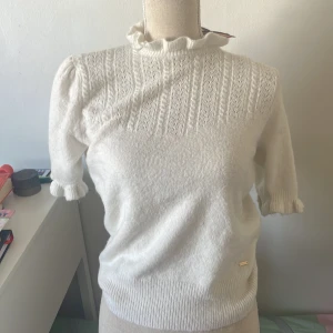 Spets stickad tröja  - Jätte fint sick köpt för 400 på Lindex för inte så länge sedan