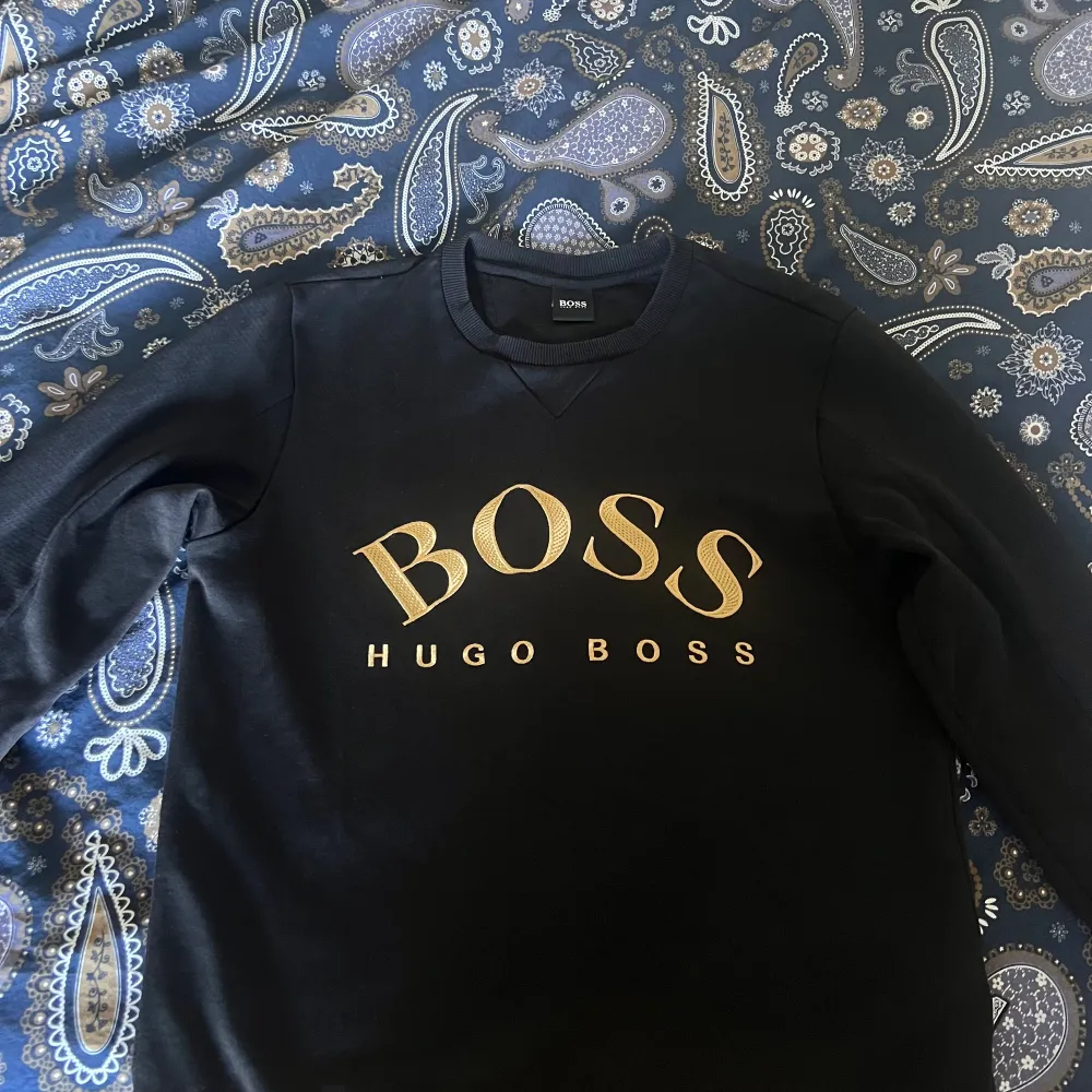 Säljer min hugo boss sweatshirt som inte passar mig längre. Ny skick, det finns inget fel på den 10/10 Pris: 600 Vid snabb affär kan priset diskuteras. Storlek S. Tröjor & Koftor.