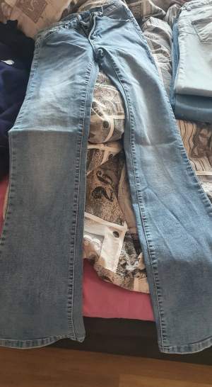 Nya jeans storlek s