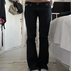 Svarta jeans  - Säljer dessa jeans från replay😍