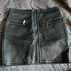 Skinnkjol - Sparsamt använd