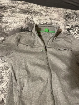 Hugo boss tröja - Använd nån gång men är i bra skick