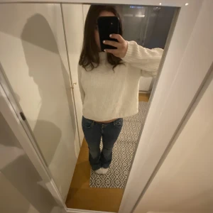 stickad vit tjocktröja  - stickad vit tjocktröja 