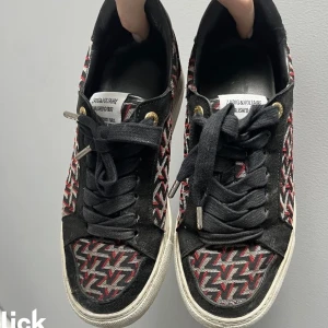 Zadig skor - Jätte fina slutsålda zadig skor väl använda! Kom privat för fler bilder!