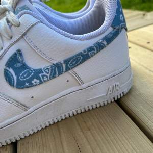 Säljer mina nike air force 1 low 07 essential 