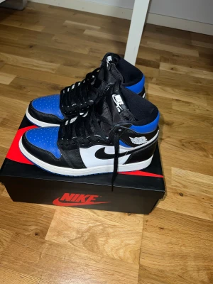 Jordan 1 High Royal toe - Kommer med box och blåa snören