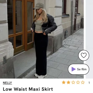 Low waist kjol - Säljer den populära lågmidjade kjolen från Nelly i storlek S som är oanvänd. 