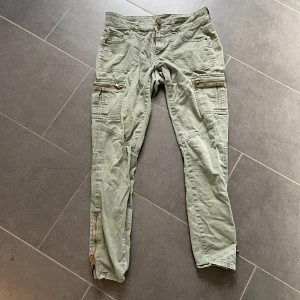 Jeans - Fina jeans säljes för 100kr
