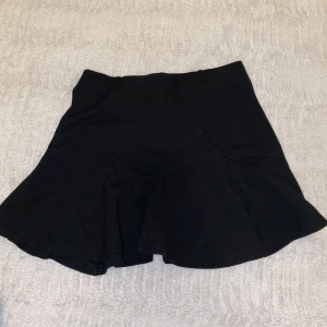 mini kjol - svart mini kjol