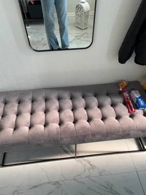 Jeans  - Jeans från Gina! Använda typ 3 ggr, storlek 30, är 160 cm och är bra i längden. Har slits på yttersidan, kommer också tvätta och stryka dem innan! 