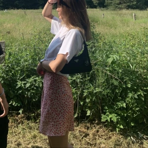 Minikjol från princess polly - Supersöt blommig minikjol från Princess Polly.