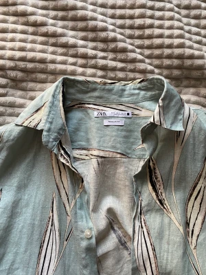 Sommarskjorta - Köpt från H&M och användes bara 1 gång. 