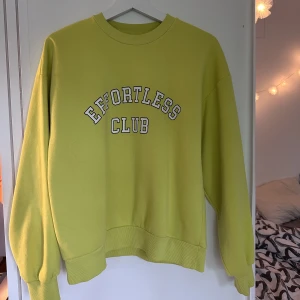 Tröja  - Som ny. Har använd några gånger. Så fin och mjuk. Inga skador. 