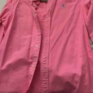 Skjorta  - Använd ett par gånger.