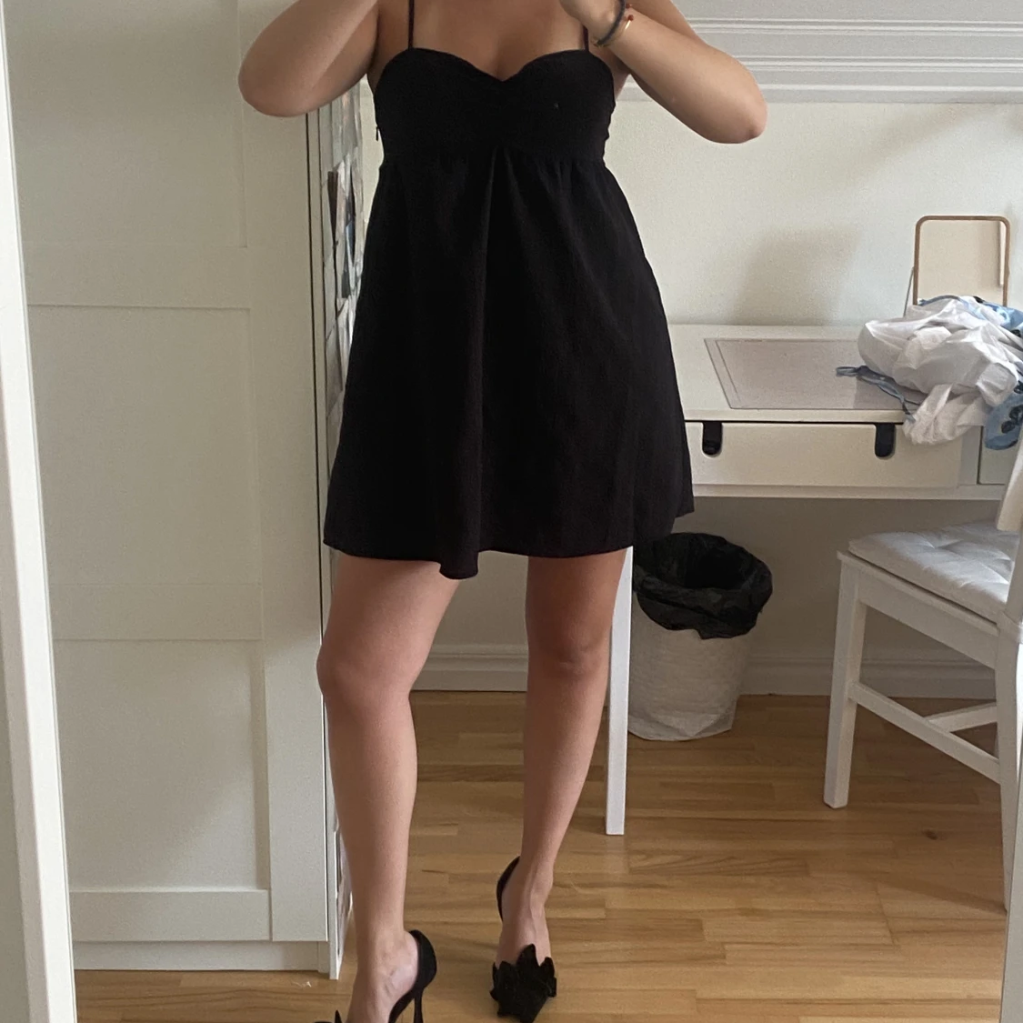 Tunn svart klänning  - 90