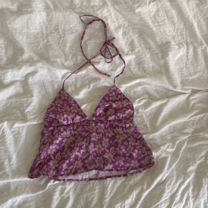 Halternecktopp - Jättegullig halterneck topp