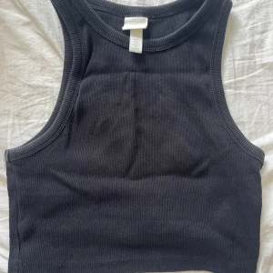 Svart linne - Svart linne från hm! Bra kvalite 