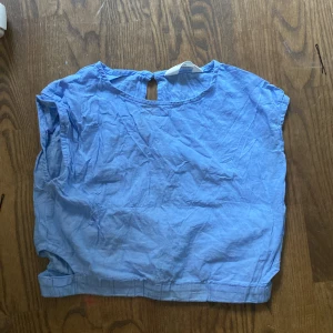 Blå linnetop - Blå linnetop från hm storlek S köpt för 99kr