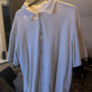 Weekday Skjorta Froté - Knappt använd.