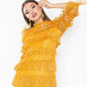 CARMINE MINI DRESS - Endast testad klänning från By Malina strl 34. Fantastisk färg och passform. Nypris 1200