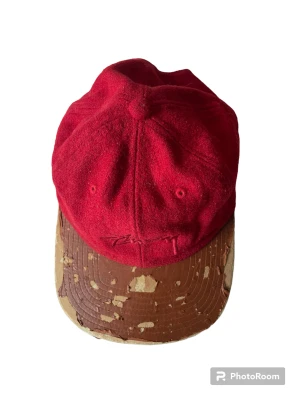 Vintage stussy - Vintage stussy kepa som är ganska sliten men sitter fortfarande skönt.