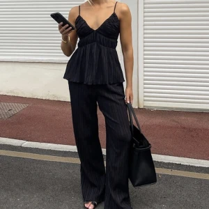 Moa Mattsson x Nakd - Superfint det från Moas senaste kollektion med nakd. Nypris topp: 499 o nypris byxor: 499