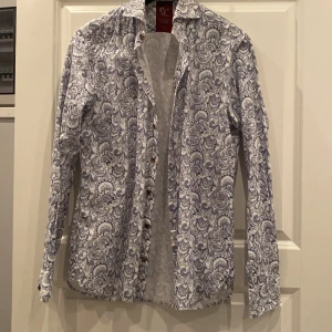 Skjorta - Skjorta från gastor dollar med 100% bomullsmaterial. 