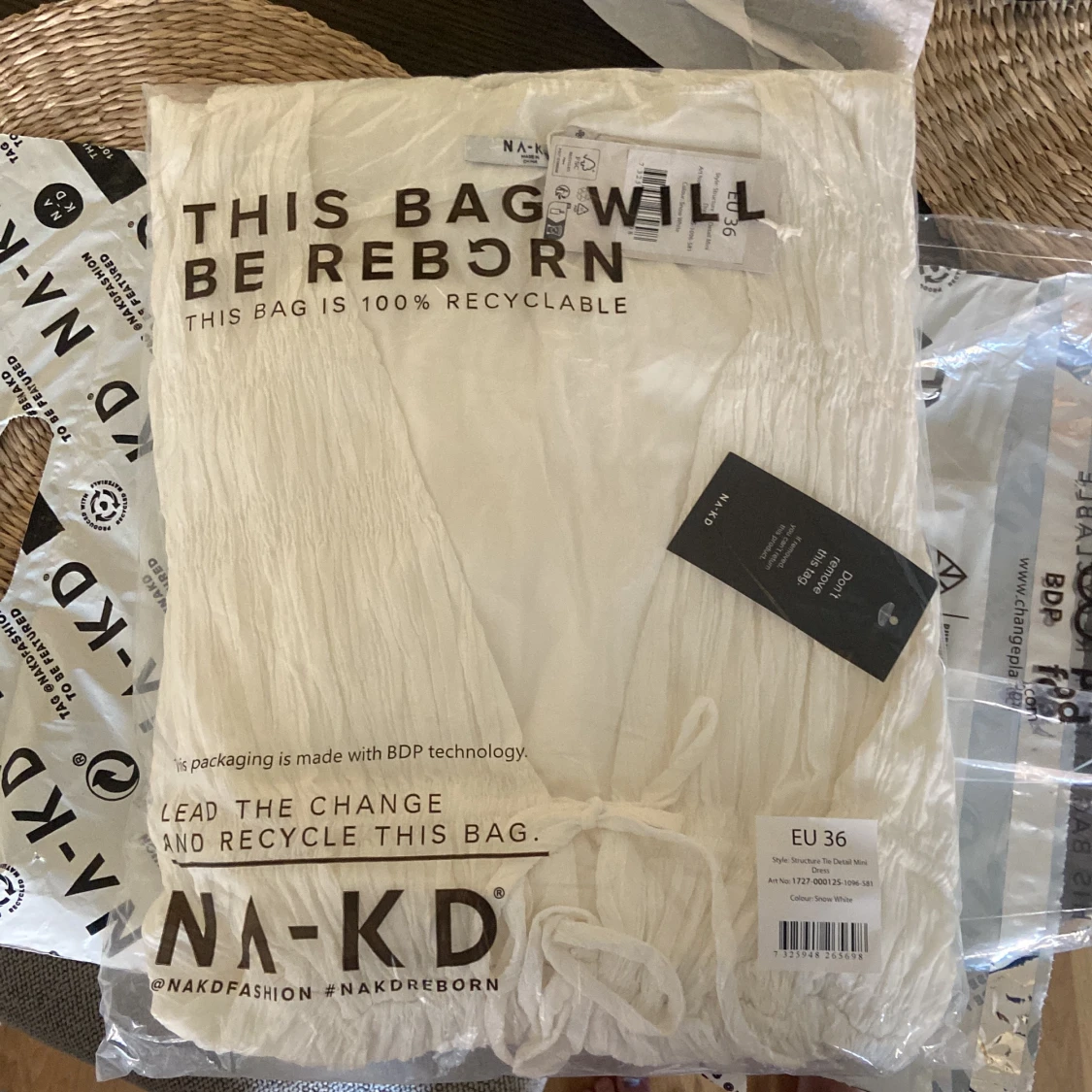 Vit klänning NA-KD xMoaMattsson - 90