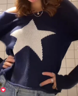 Stickad tröja - Snygg stickad tröja från bondelid, i storlek small:) knappt använd 