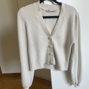 zara kofta - lite nopprig, se sista bild 🎀