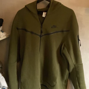 Nike techfleece - Grön techfleece. Använt fåtal gånger och bra skick 